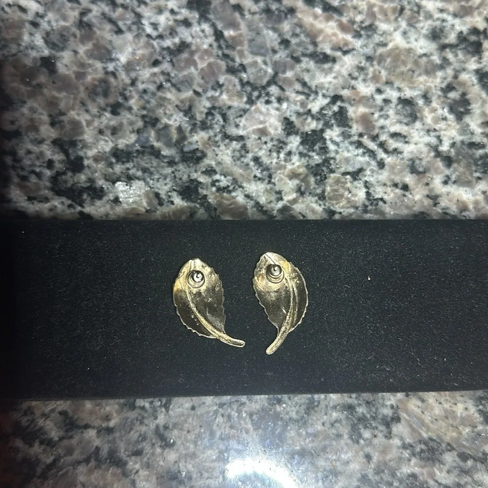 Vintage Gold Tone Leaf Stud Earrings